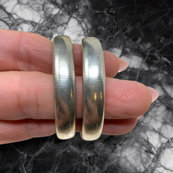 Vintage Y2K Ribbed Chunky Hoop Earrings Silver Tone Pierced Hip Hop Statement - Picture 3 of 6